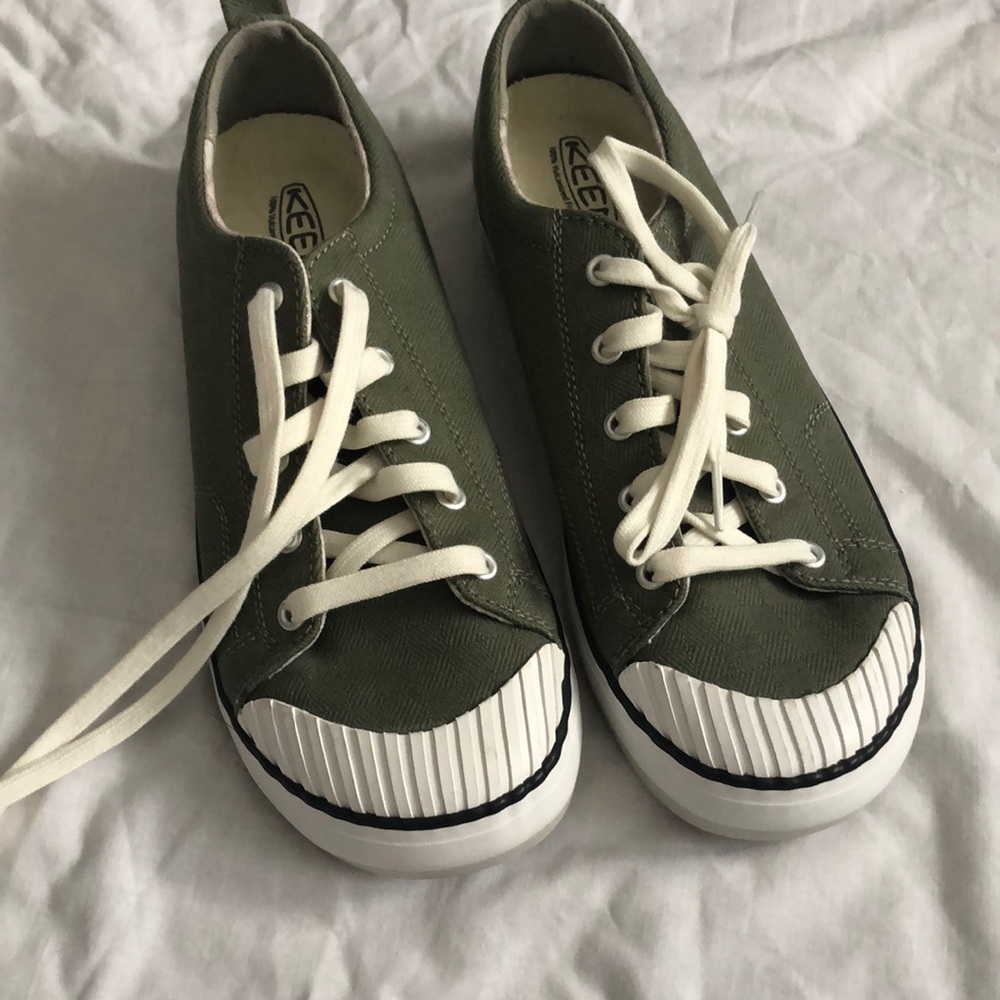 Women’s size 10 Keen shoes